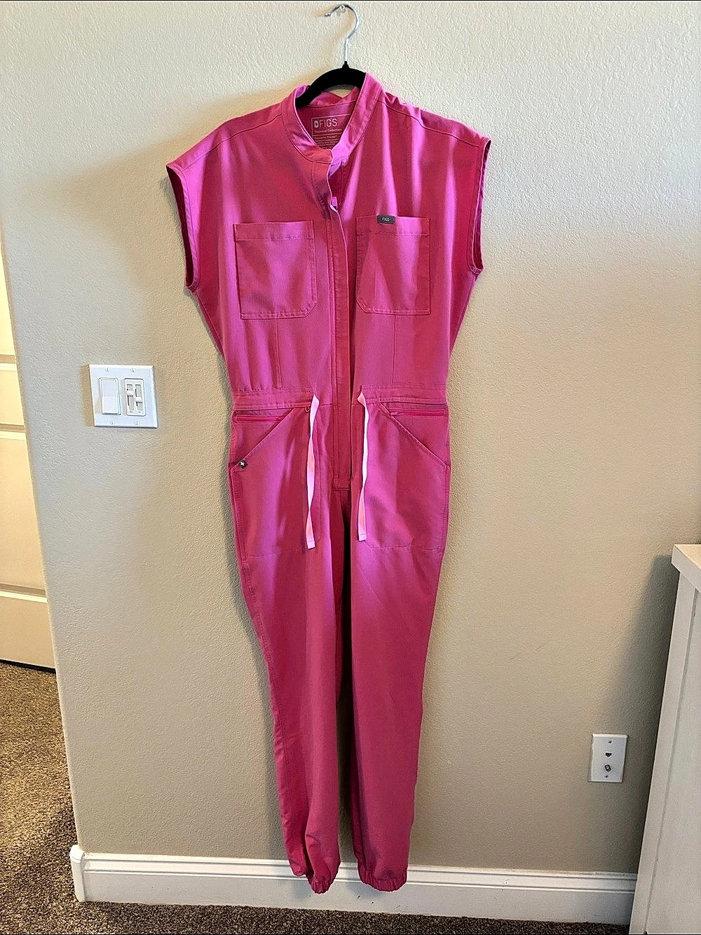 FIGS Women'Small Rafaela Jogger ScrubJumpsuit™ ScrubJumpsuit Pink Small